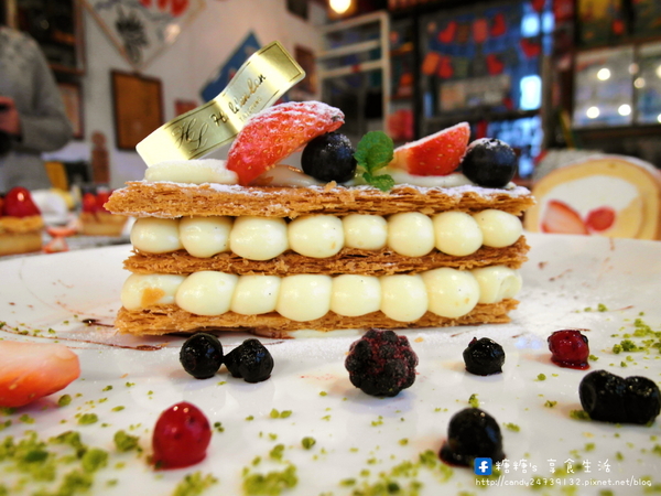 窩巷-Hidden Lane:〖台中│美食〗窩巷-Hidden Lane ❤ 隱藏於巷弄中的日式老宅甜點店,充滿著懷舊復古風,甜點擺盤超華麗~~冬季草莓新鮮上市!!