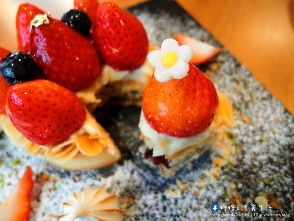 窩巷-Hidden Lane:〖台中│美食〗窩巷-Hidden Lane ❤ 隱藏於巷弄中的日式老宅甜點店,充滿著懷舊復古風,甜點擺盤超華麗~~冬季草莓新鮮上市!!