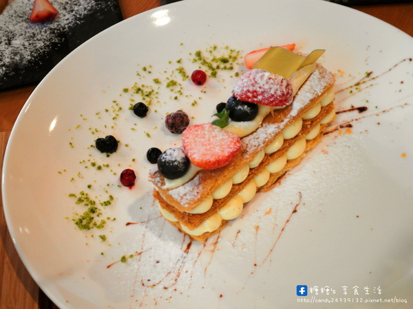 窩巷-Hidden Lane:〖台中│美食〗窩巷-Hidden Lane ❤ 隱藏於巷弄中的日式老宅甜點店,充滿著懷舊復古風,甜點擺盤超華麗~~冬季草莓新鮮上市!!