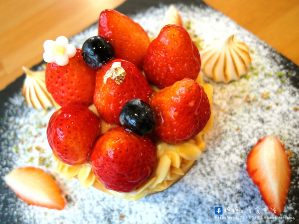 窩巷-Hidden Lane:〖台中│美食〗窩巷-Hidden Lane ❤ 隱藏於巷弄中的日式老宅甜點店,充滿著懷舊復古風,甜點擺盤超華麗~~冬季草莓新鮮上市!!