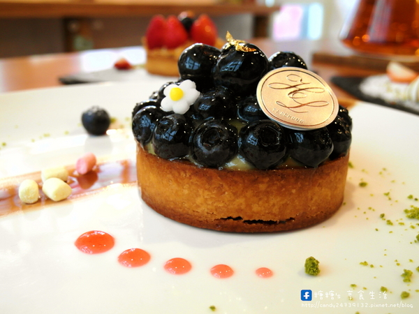 窩巷-Hidden Lane:〖台中│美食〗窩巷-Hidden Lane ❤ 隱藏於巷弄中的日式老宅甜點店,充滿著懷舊復古風,甜點擺盤超華麗~~冬季草莓新鮮上市!!