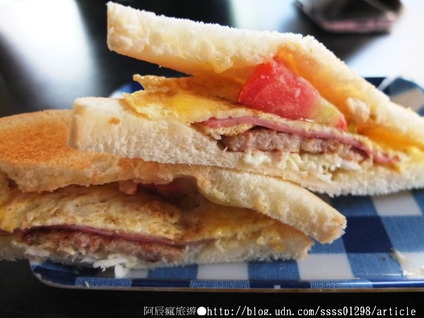哈利速食:【美食特搜。台南中西區】哈利速食。自製漢堡肉、沙拉 台灣茶葉熬煮茶飲 遠近馳名巷弄內早餐店