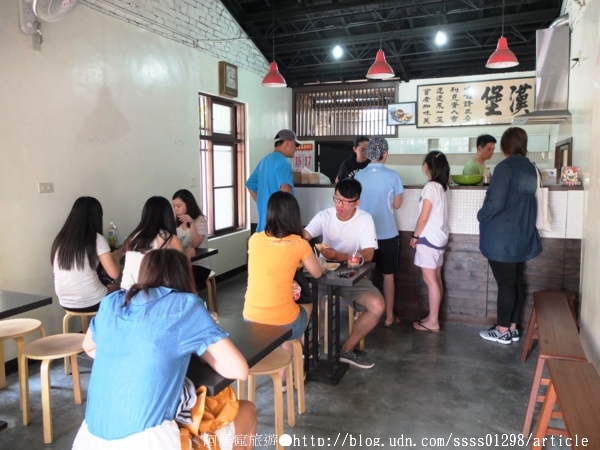 哈利速食:【美食特搜。台南中西區】哈利速食。自製漢堡肉、沙拉 台灣茶葉熬煮茶飲 遠近馳名巷弄內早餐店