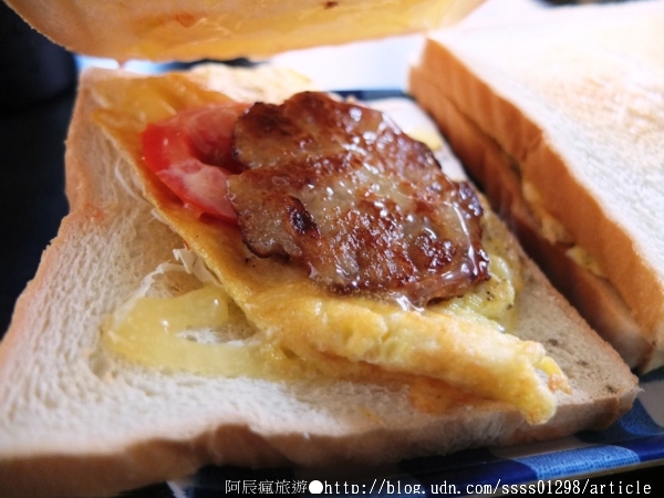 哈利速食:【美食特搜。台南中西區】哈利速食。自製漢堡肉、沙拉 台灣茶葉熬煮茶飲 遠近馳名巷弄內早餐店