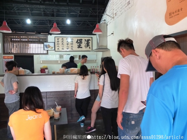 哈利速食:【美食特搜。台南中西區】哈利速食。自製漢堡肉、沙拉 台灣茶葉熬煮茶飲 遠近馳名巷弄內早餐店