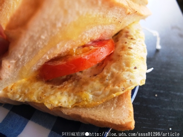 哈利速食:【美食特搜。台南中西區】哈利速食。自製漢堡肉、沙拉 台灣茶葉熬煮茶飲 遠近馳名巷弄內早餐店