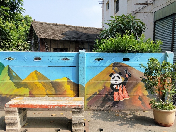 搶先曝光全台唯一3D貓熊彩繪村：【雲林斗南景點】石龜溪貓熊彩繪村~唯一以貓熊為主題的彩繪