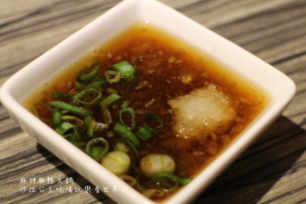 麻神麻辣火鍋：台北捷運美食『麻神職人嚴選麻辣火鍋』南京三民站/宵夜/桌邊服務