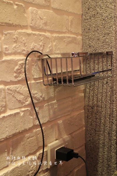 麻神麻辣火鍋：台北捷運美食『麻神職人嚴選麻辣火鍋』南京三民站/宵夜/桌邊服務