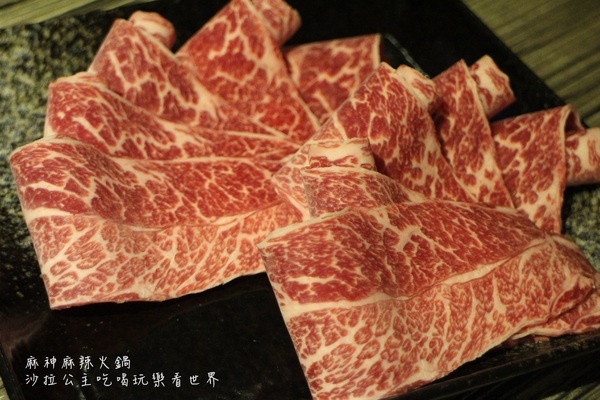 麻神麻辣火鍋：台北捷運美食『麻神職人嚴選麻辣火鍋』南京三民站/宵夜/桌邊服務