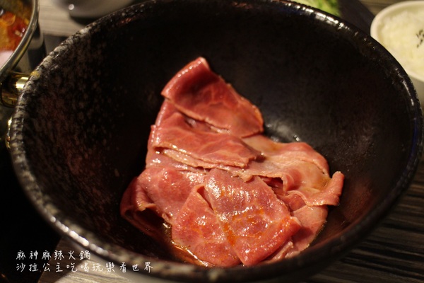 麻神麻辣火鍋：台北捷運美食『麻神職人嚴選麻辣火鍋』南京三民站/宵夜/桌邊服務