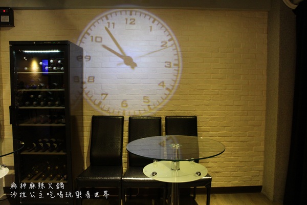 麻神麻辣火鍋：台北捷運美食『麻神職人嚴選麻辣火鍋』南京三民站/宵夜/桌邊服務