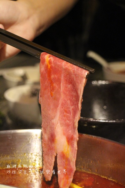 麻神麻辣火鍋：台北捷運美食『麻神職人嚴選麻辣火鍋』南京三民站/宵夜/桌邊服務