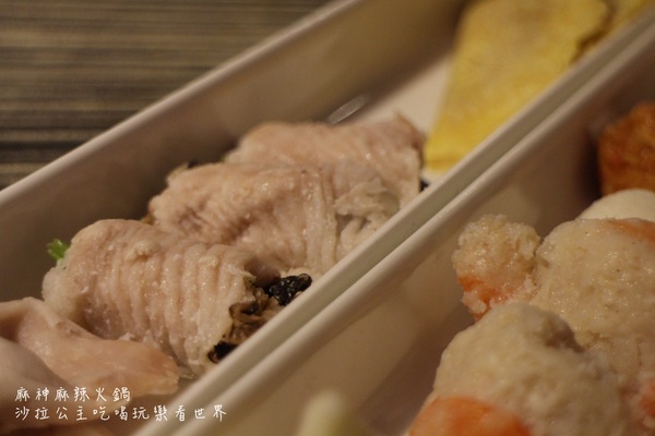 麻神麻辣火鍋：台北捷運美食『麻神職人嚴選麻辣火鍋』南京三民站/宵夜/桌邊服務