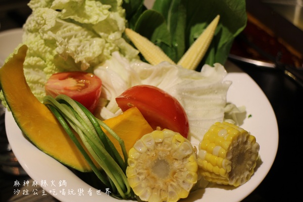 麻神麻辣火鍋：台北捷運美食『麻神職人嚴選麻辣火鍋』南京三民站/宵夜/桌邊服務