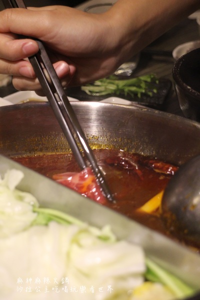 麻神麻辣火鍋：台北捷運美食『麻神職人嚴選麻辣火鍋』南京三民站/宵夜/桌邊服務