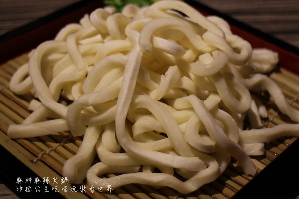 麻神麻辣火鍋：台北捷運美食『麻神職人嚴選麻辣火鍋』南京三民站/宵夜/桌邊服務