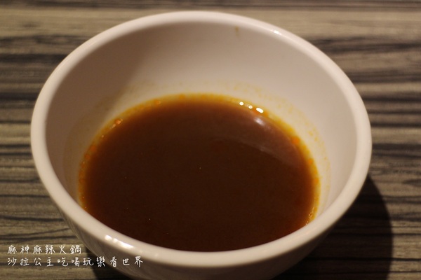 麻神麻辣火鍋：台北捷運美食『麻神職人嚴選麻辣火鍋』南京三民站/宵夜/桌邊服務