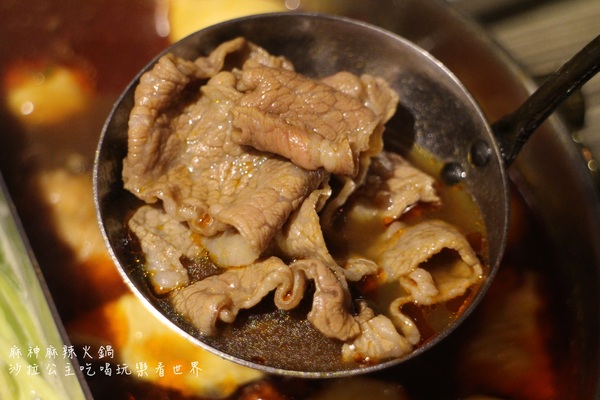 麻神麻辣火鍋：台北捷運美食『麻神職人嚴選麻辣火鍋』南京三民站/宵夜/桌邊服務