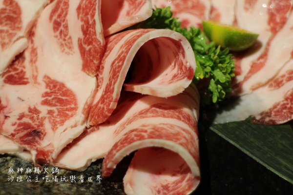 麻神麻辣火鍋：台北捷運美食『麻神職人嚴選麻辣火鍋』南京三民站/宵夜/桌邊服務