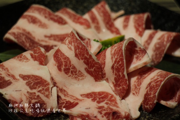 麻神麻辣火鍋：台北捷運美食『麻神職人嚴選麻辣火鍋』南京三民站/宵夜/桌邊服務