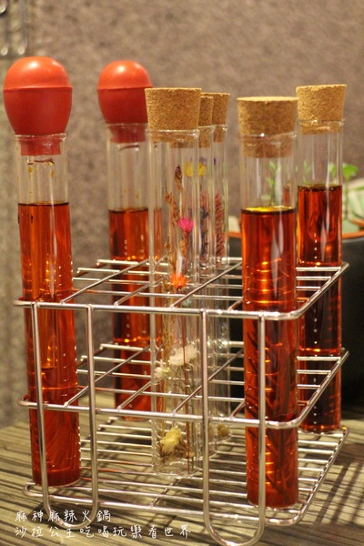 麻神麻辣火鍋：台北捷運美食『麻神職人嚴選麻辣火鍋』南京三民站/宵夜/桌邊服務