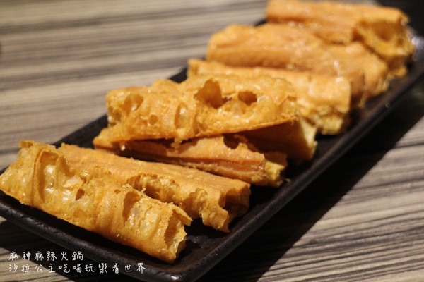 麻神麻辣火鍋：台北捷運美食『麻神職人嚴選麻辣火鍋』南京三民站/宵夜/桌邊服務