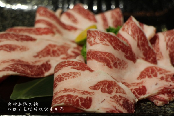 麻神麻辣火鍋：台北捷運美食『麻神職人嚴選麻辣火鍋』南京三民站/宵夜/桌邊服務