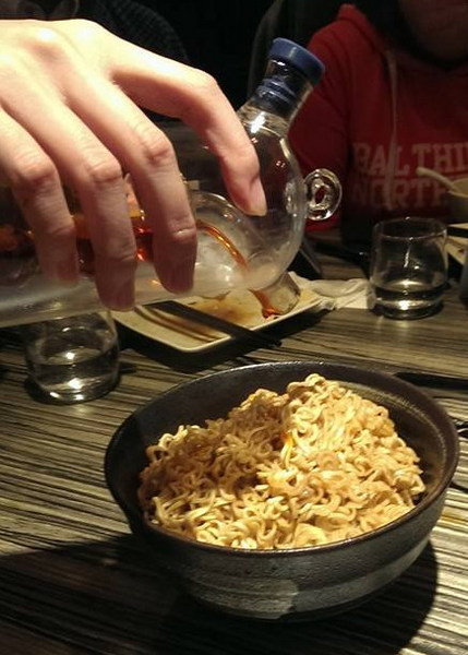 麻神麻辣火鍋:傳說果凍鴨血的麻神麻辣鍋