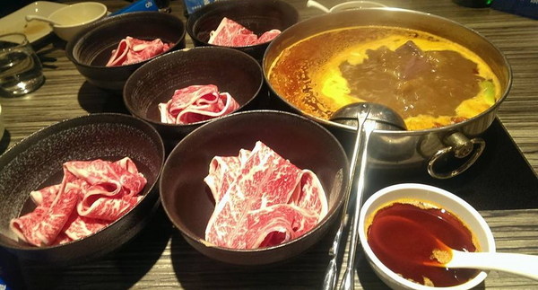 麻神麻辣火鍋:傳說果凍鴨血的麻神麻辣鍋