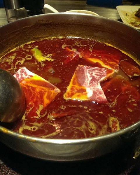 麻神麻辣火鍋:傳說果凍鴨血的麻神麻辣鍋