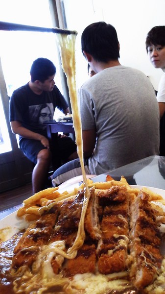 麴町食堂兒玉傳統家庭料理：『麴町食堂兒玉傳統家庭料理』限量版的泥火山起司豬排咖哩飯～超牽絲的巨無霸份量