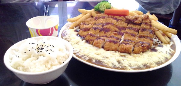 麴町食堂兒玉傳統家庭料理：『麴町食堂兒玉傳統家庭料理』限量版的泥火山起司豬排咖哩飯～超牽絲的巨無霸份量