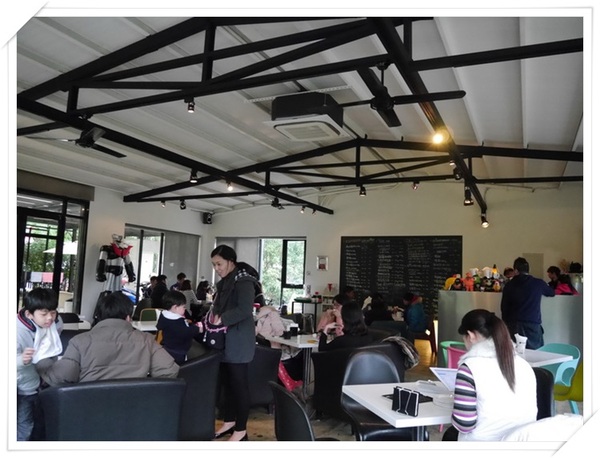 WOW咖啡:【深坑】Wow Cafe-微深山的休閒農莊咖啡館(咖啡、輕食、網路),還可以帶心愛的狗狗一起來唷!