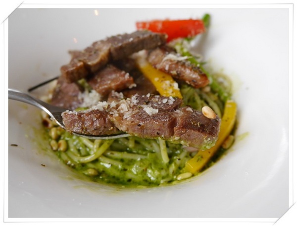 WOW咖啡:【深坑】Wow Cafe-微深山的休閒農莊咖啡館(咖啡、輕食、網路),還可以帶心愛的狗狗一起來唷!