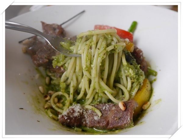 WOW咖啡:【深坑】Wow Cafe-微深山的休閒農莊咖啡館(咖啡、輕食、網路),還可以帶心愛的狗狗一起來唷!