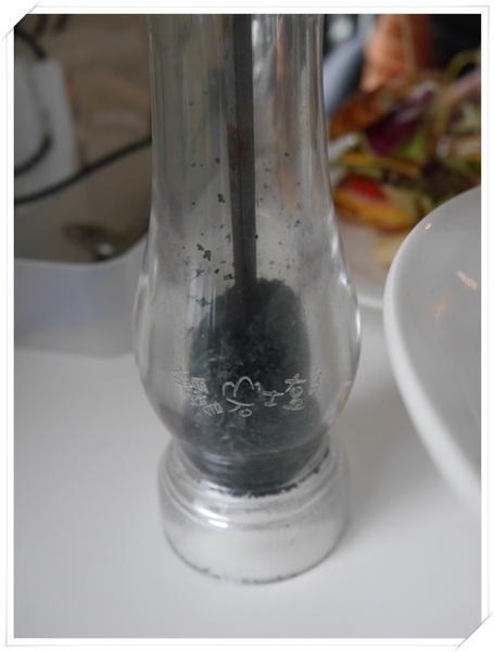 WOW咖啡:【深坑】Wow Cafe-微深山的休閒農莊咖啡館(咖啡、輕食、網路),還可以帶心愛的狗狗一起來唷!