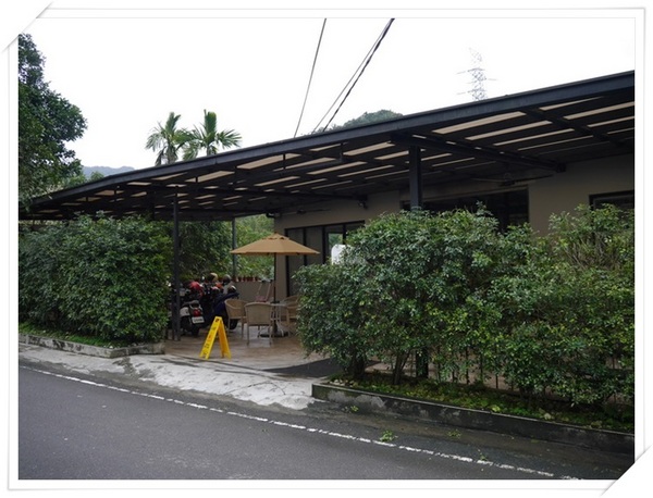 WOW咖啡:【深坑】Wow Cafe-微深山的休閒農莊咖啡館(咖啡、輕食、網路),還可以帶心愛的狗狗一起來唷!