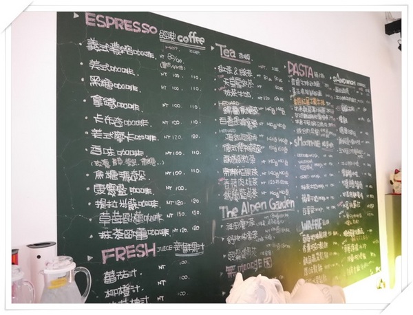 WOW咖啡:【深坑】Wow Cafe-微深山的休閒農莊咖啡館(咖啡、輕食、網路),還可以帶心愛的狗狗一起來唷!