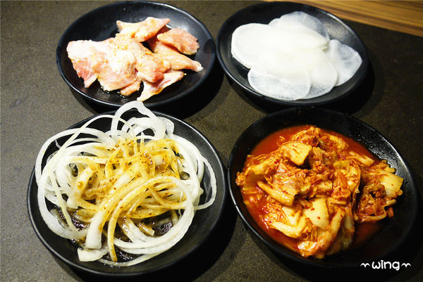 我！就厲害(板橋店)：［新北板橋］【我！就厲害(板橋店)】嚴選大蝦、各式牛、豬、雞肉極緻食材吃到飽體驗