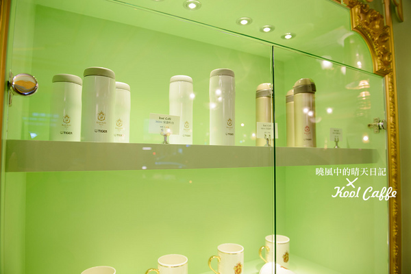 KOOL CAFFE(文藝復興店)：【KOOL CAFFE文藝復興店】講義大利文的華麗咖啡廳