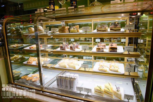 KOOL CAFFE(文藝復興店)：【KOOL CAFFE文藝復興店】講義大利文的華麗咖啡廳