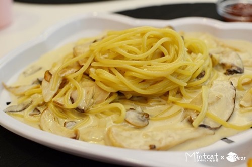 朵娜好食親子餐廳：【新北親子餐廳】三重朵娜好食體驗邀約‧好吃又好玩同時滿足一家大小(可包場辦寶寶聚會)