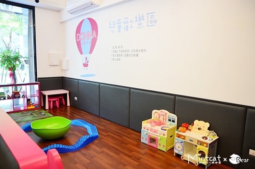 朵娜好食親子餐廳：【新北親子餐廳】三重朵娜好食體驗邀約‧好吃又好玩同時滿足一家大小(可包場辦寶寶聚會)