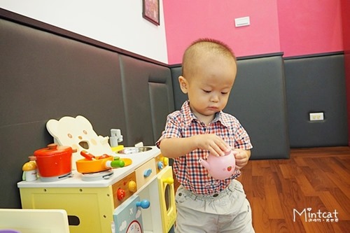 朵娜好食親子餐廳：【新北親子餐廳】三重朵娜好食體驗邀約‧好吃又好玩同時滿足一家大小(可包場辦寶寶聚會)