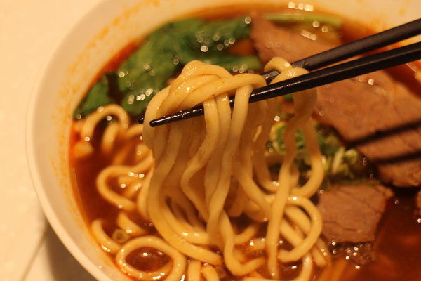 御牛殿(莊敬店):全國首創產銷合一之品牌「御牛殿麵鍋食堂」莊敬店