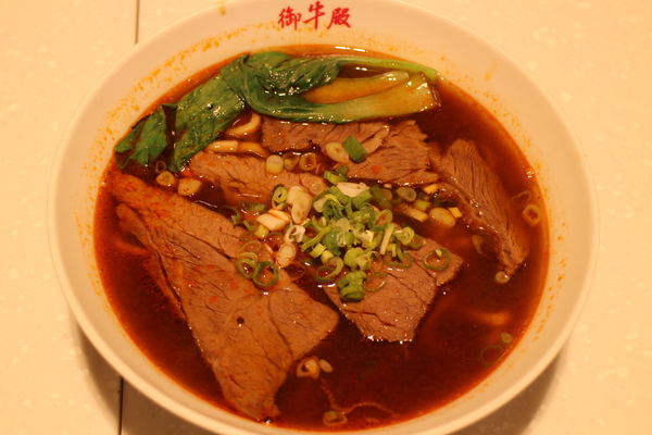 御牛殿(莊敬店):全國首創產銷合一之品牌「御牛殿麵鍋食堂」莊敬店