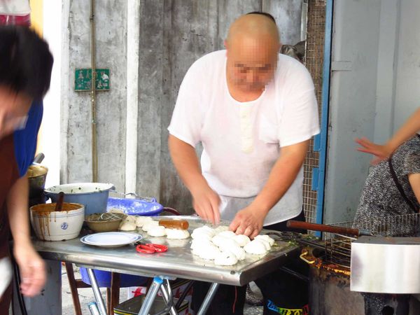 【三重早餐】三重蛋餅大王-滿滿的蔥花雙蛋蔥油餅
