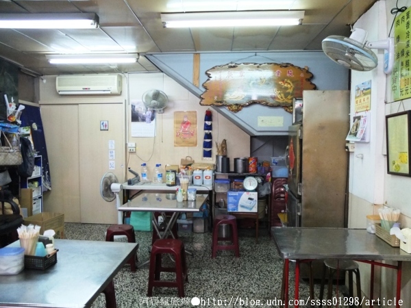 落成米糕店:【美食特搜。台南中西區】落成米糕店。米糕 四神豬腸湯 令饕客想念的府城小吃古早味