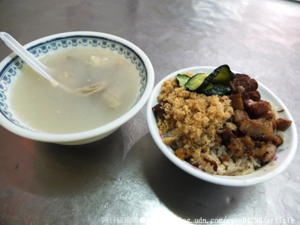 落成米糕店:【美食特搜。台南中西區】落成米糕店。米糕 四神豬腸湯 令饕客想念的府城小吃古早味